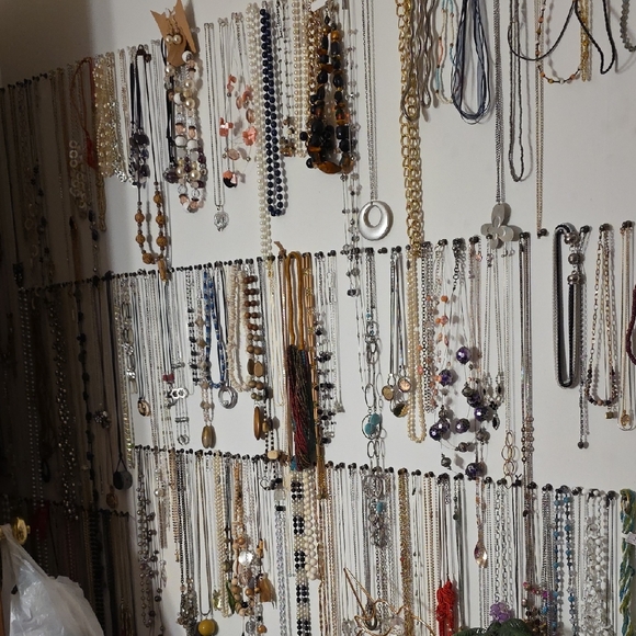 Jewelry - 1 Dozen Assorted Necklaces For 15 Bucks!